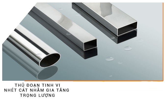 nhét cát vào thân