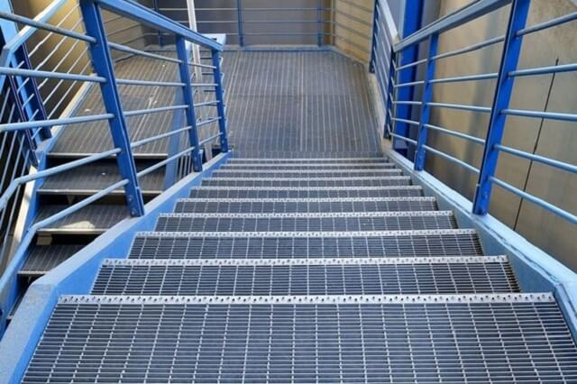 bac-cau-thang-grating-1