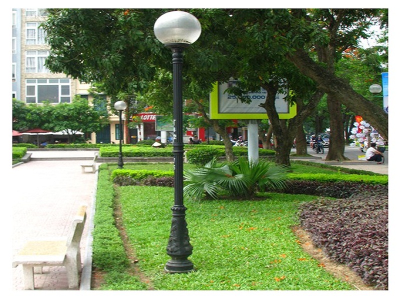 cot den san vuon Bamboo