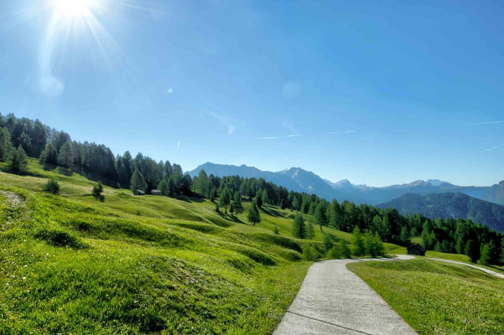 mot ngay nang choi chang voi nhieu anh sang xanh, cuong do cao