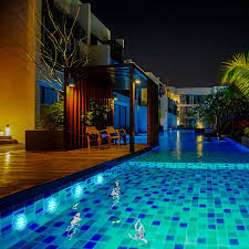 trang tri ho boi cua ban bang den LED