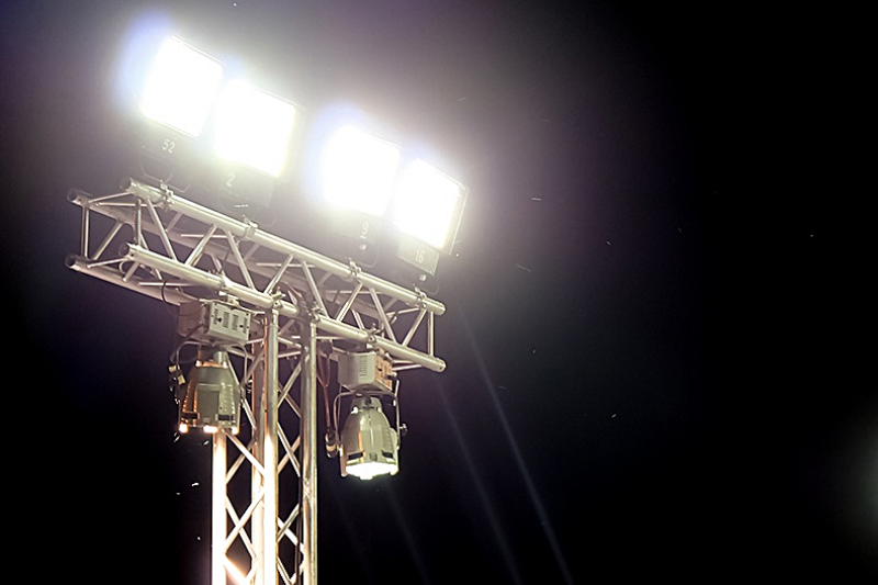 den pha halogen cung cap anh sang cuc ky manh