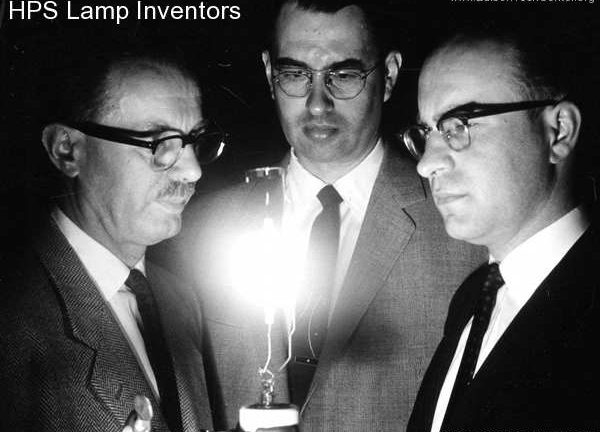 ba nnguoi phat minh den HPS