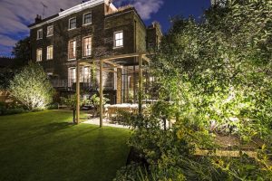 den nam san vuon dep