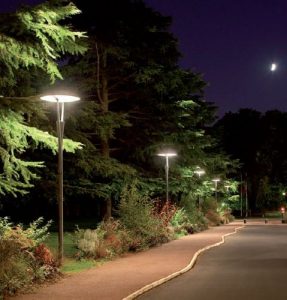 den cot ngoai troi giup nang cao gia tri ngoi nha cua ban