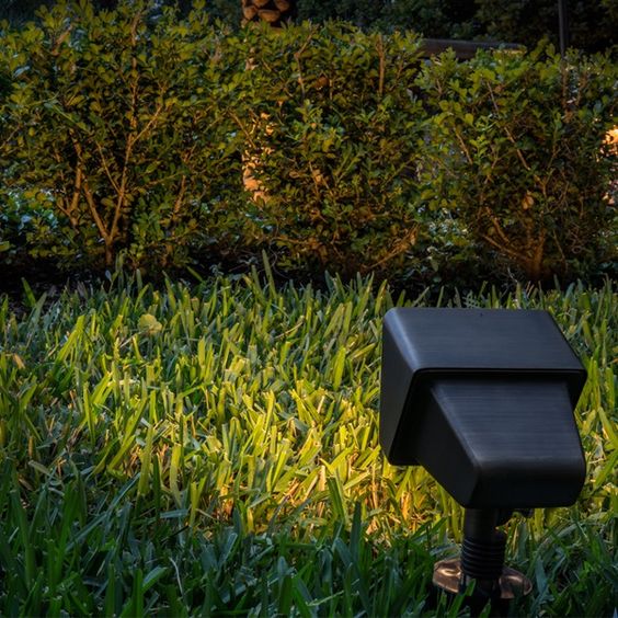 den led pha voi kha nang chieu sang rong