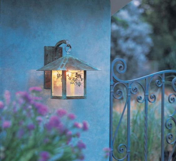 den treo tuong ngoai troi dem lai khong gian tien ich vao ban dem