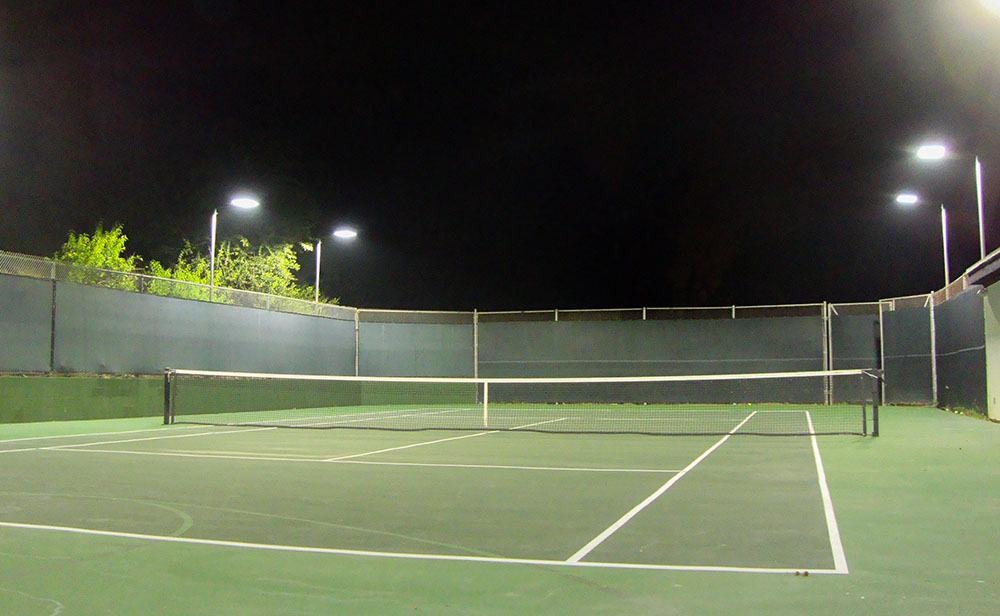 den led san tennis giup khong gian duoc chieu sang tot hon