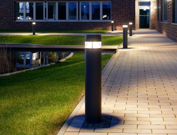 den bollard ngoai troi