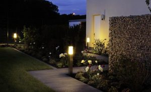 cac loai den trang tri giup chieu sang san vuon hoan hao