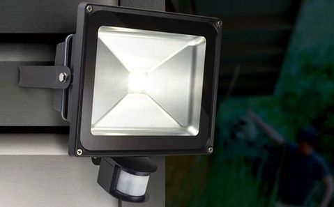 den led tuong ngoai troi hien dai