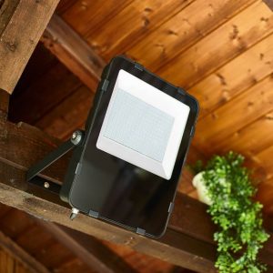 den-pha-led-chieu-xa