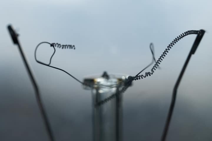 den-pha-led-khong-can-day-toc-de-hoat-dong